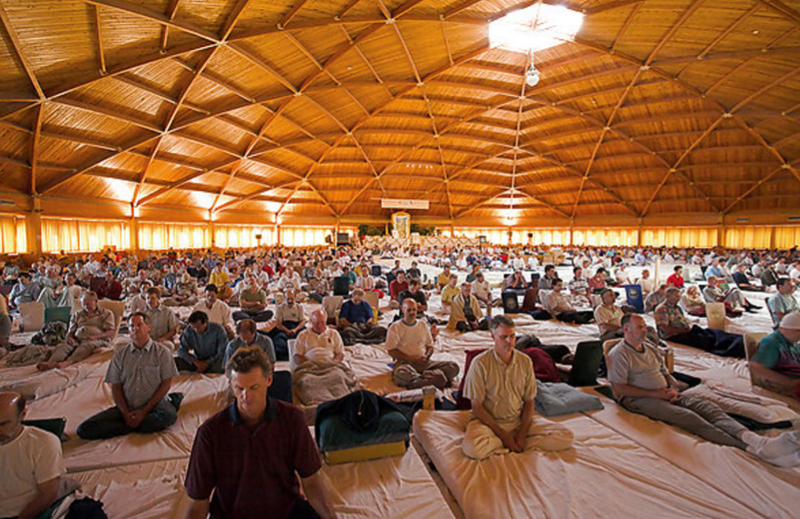 Méditation Transcendantale dans le dome de l'université MIU, Fairfield, Iowa